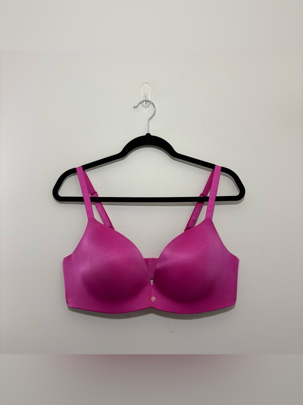 Victoria’s Secret hot pink wireless full-coverage push-up bra (38D)